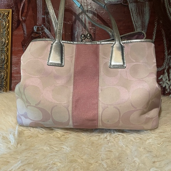 Coach Kiss Lock 3 section bag - Picture 2 of 13